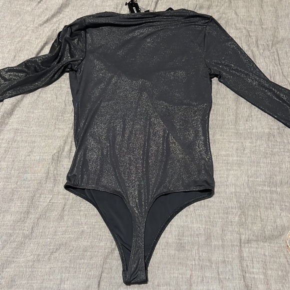 3/$25 ⭐️ Express Shimmering Black Long Sleeve Bodysuit - Picture 7 of 7